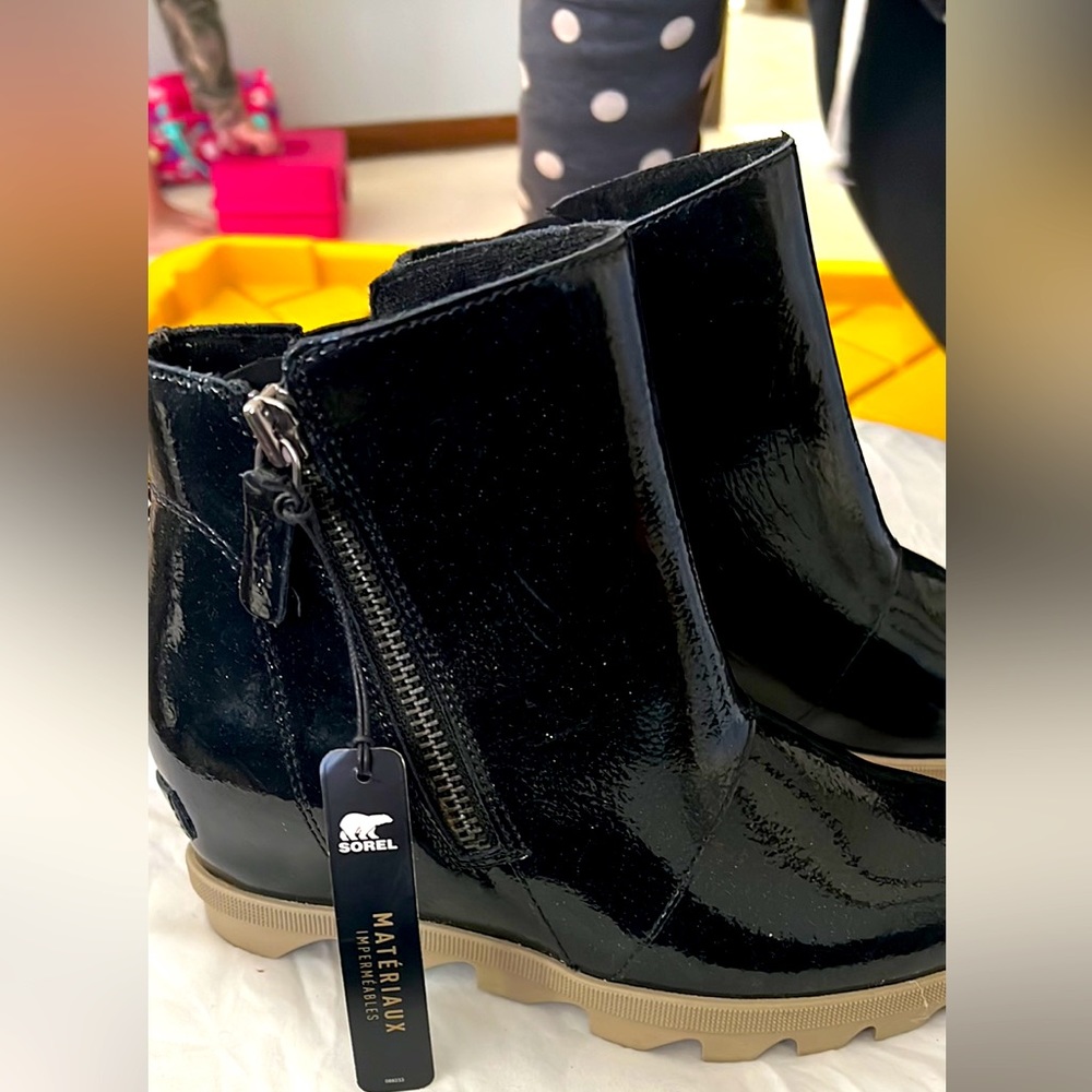 Sorel Girls wedge boots - brand new never worn